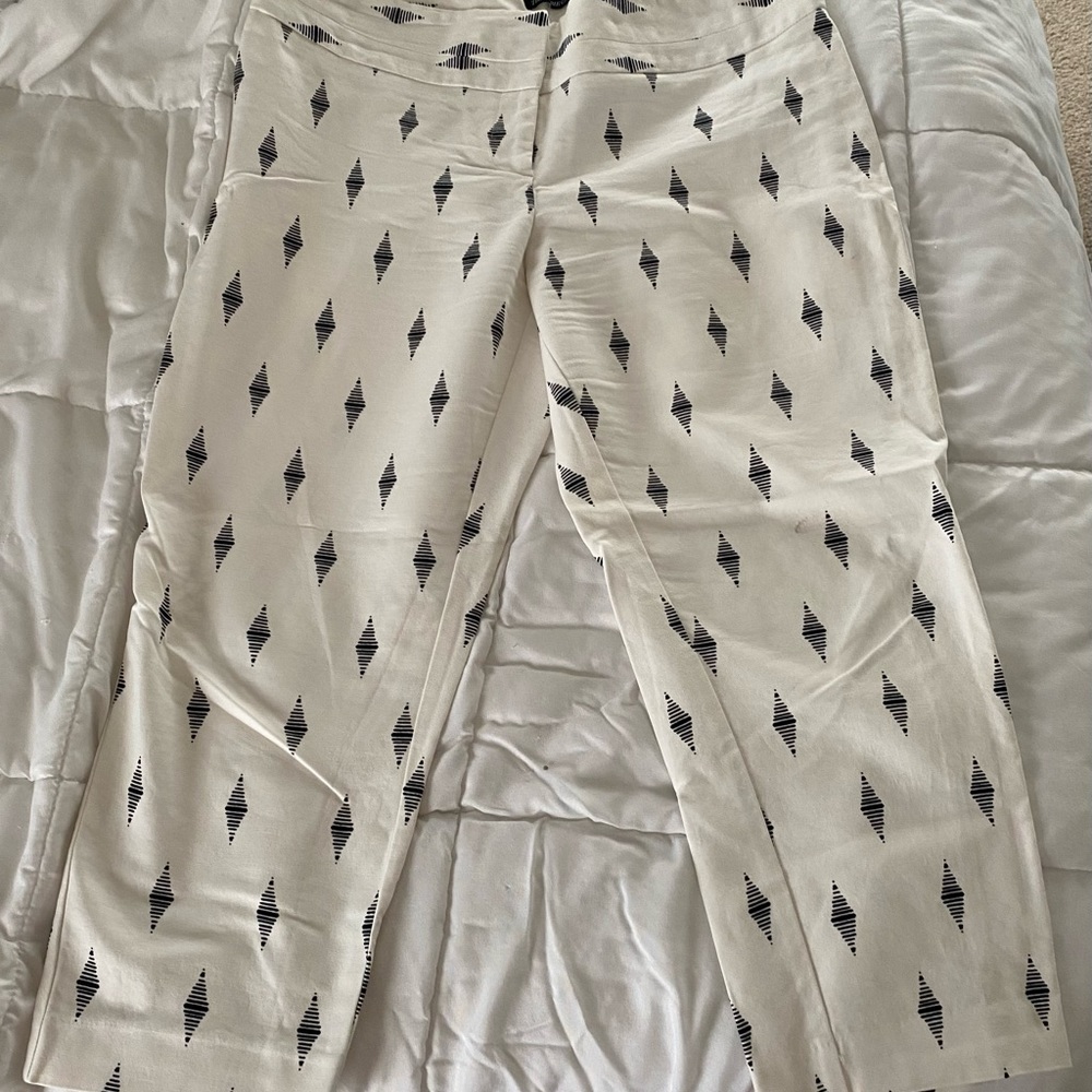 Apt. 9 The Torie Capri White with black print